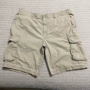 True Nation Cargo Shorts Size 44 Tan Khaki 10" Inseam Stretch Cotton 6 Pockets